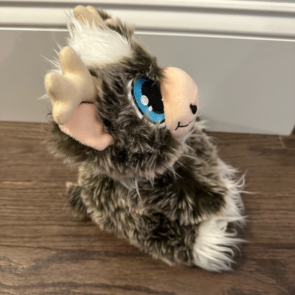 TRADITION REINDEER IN HERE A CHRISTMAS FRIEND SENT FROM SANTA PLUSH FIGURE - Picture 3 of 5